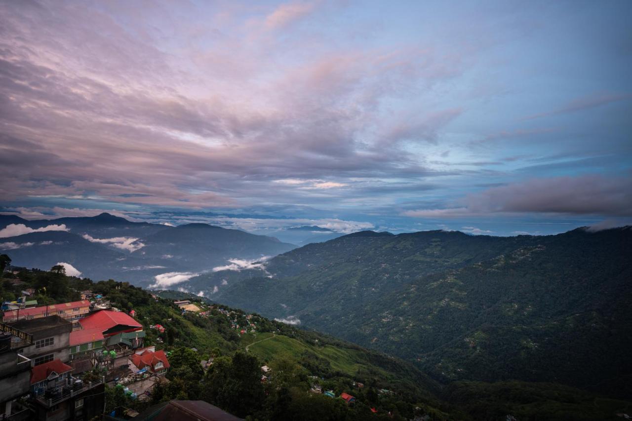 Muscatel Stardust - Chowrasta Mall Road Darjeeling  Bagian luar foto