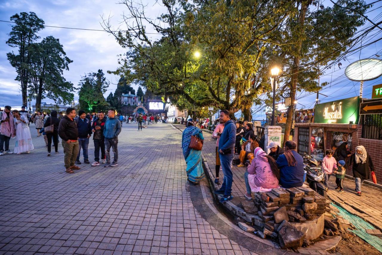 Muscatel Stardust - Chowrasta Mall Road Darjeeling  Bagian luar foto